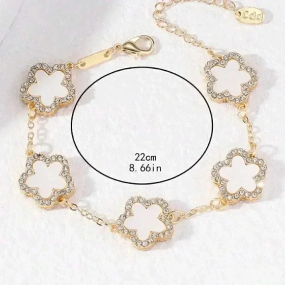 Elegant  Five-Leaf Clover Cubic Zirconia bracelet - Picture 3 of 4